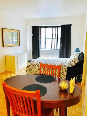 Stylish Montreal Apartment Comfortable Stay in the Golden Square Mile